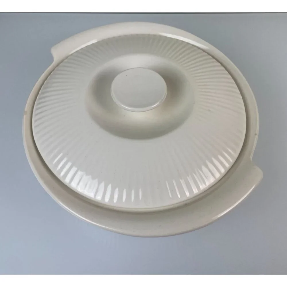 Vintage Mid-Century Red Wing Pottery White Swirl Casserole Baking Dish & Lid 563